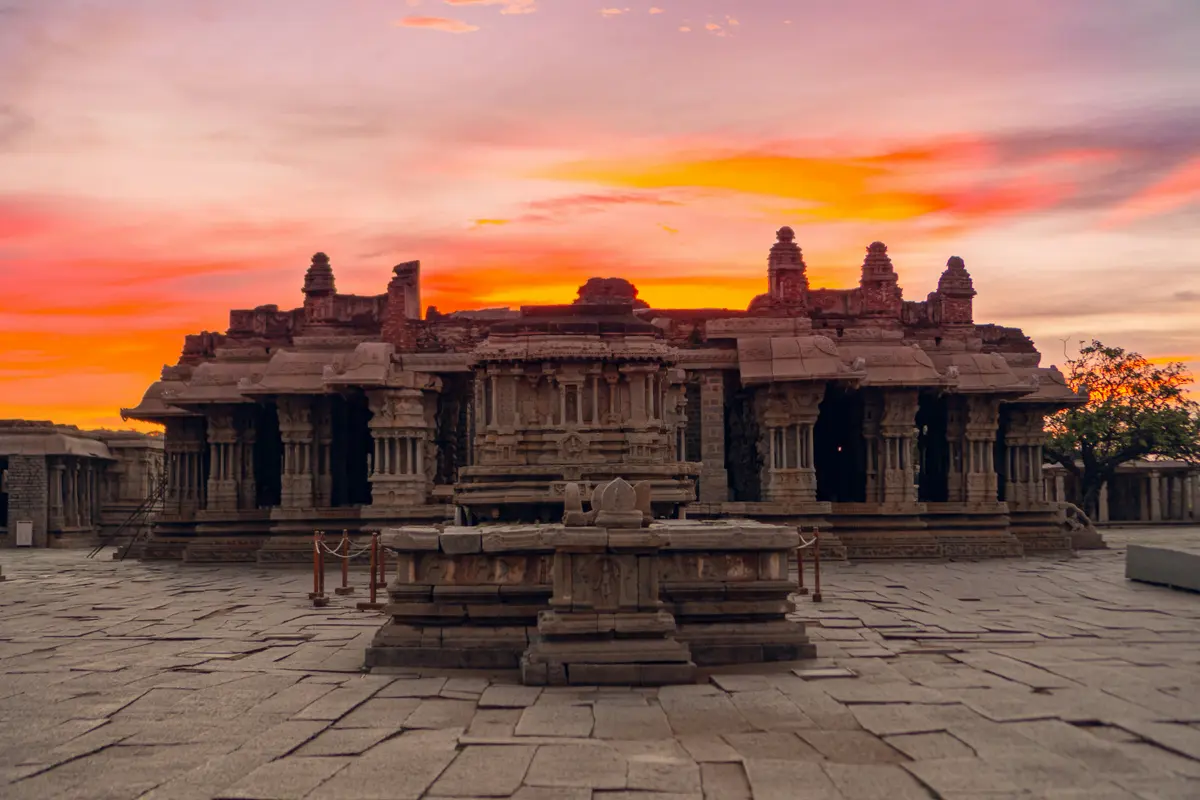 Hampi Heritage Trail with Cliff Jumping – 2 Days / 1 Night